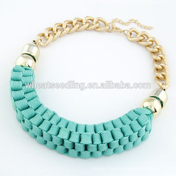 Hermoso grande handcrafted color fluorescente color temperamento collar corto